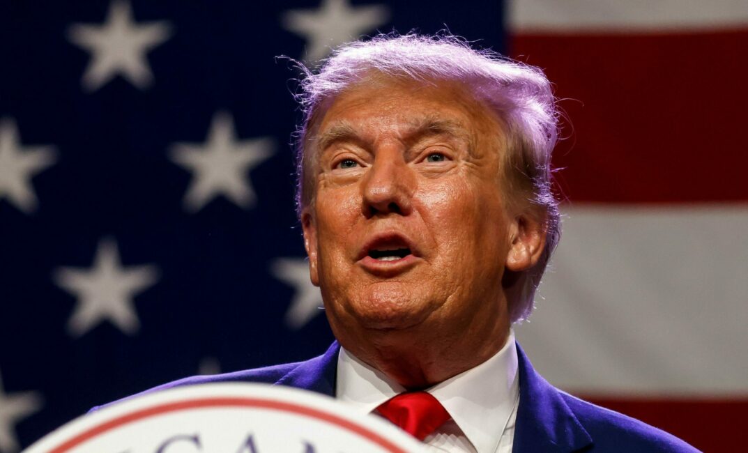 Trump LIGHTS UP the room at Ankeny‚ Iowa caucus event