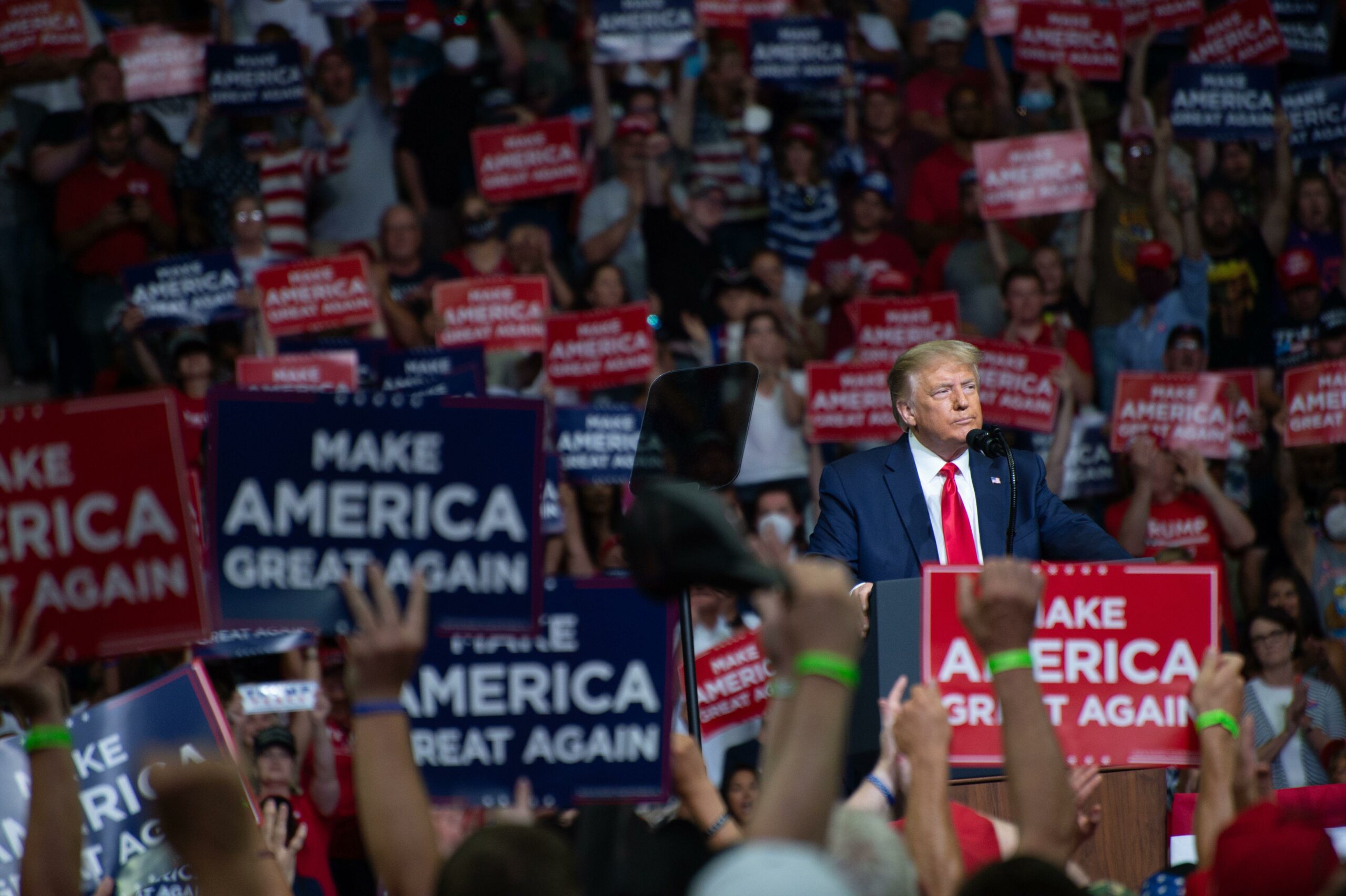 Energized crowds show strong support for Trump on Friday night with 10 days to caucus