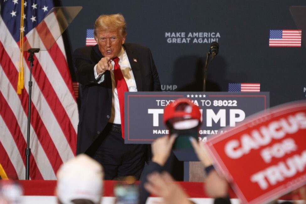Love is in the air: Trump has FUN in Newton‚ encourages Iowa caucus turnout