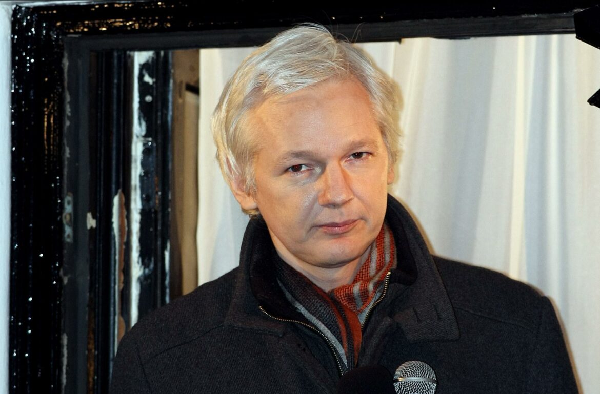 R2X507 JULIAN ASSANGE JULIAN ASSANGE ADDRESS LONDON ENGLAND UK 20 December 2012