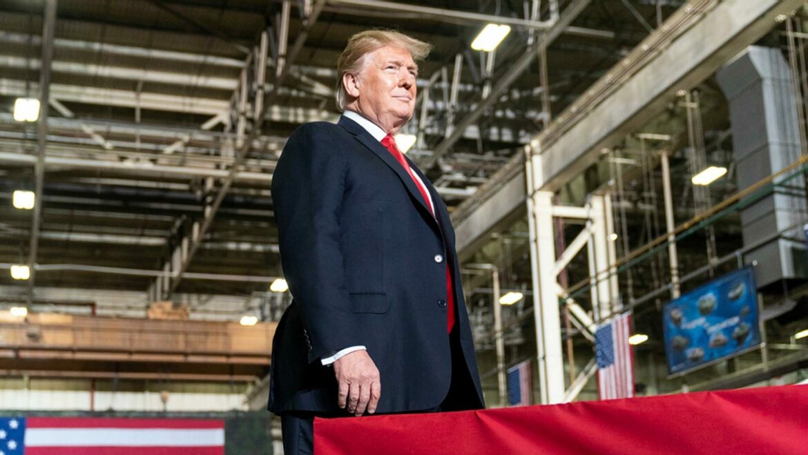 T0PGBA U.S President Donald Trump takes the stage to address employees at the Army Tank Plant at the Joint Systems Manufacturing Center March 20, 2019 in Lima, Ohio.