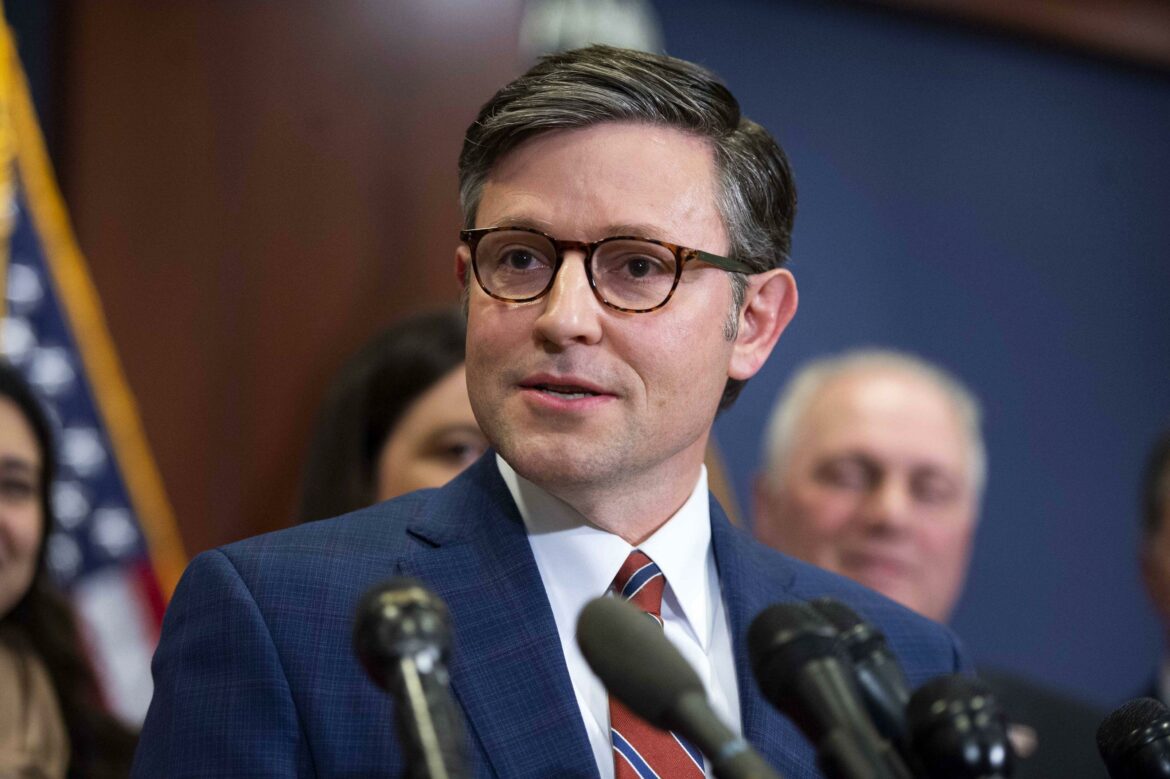 2KF2M9F Washington, United States. 15th Nov, 2022. Nominee for House Republican Vice-Chair Rep. Mike Johnson, R-LA, speaks during a press conference after House Republicans held their leadership elections for the 118th Congress at the U.S. Capitol in Washington, DC on Tuesday, November 15, 2022. Photo by Bonnie Cash/UPI Credit: UPI/Alamy Live News
