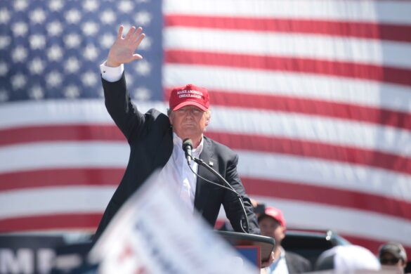 FRCBE3 Billionaire Republican presidential candidate Donald Trump speaking to supporters during a campaign rally at Fountain Park March 19, 2016 in Fountain Hills, Arizona.