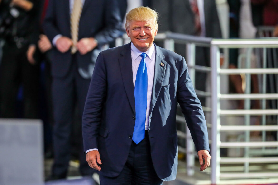H7XXDN Donald Trump Campaigns for President of the United States in North Carolina